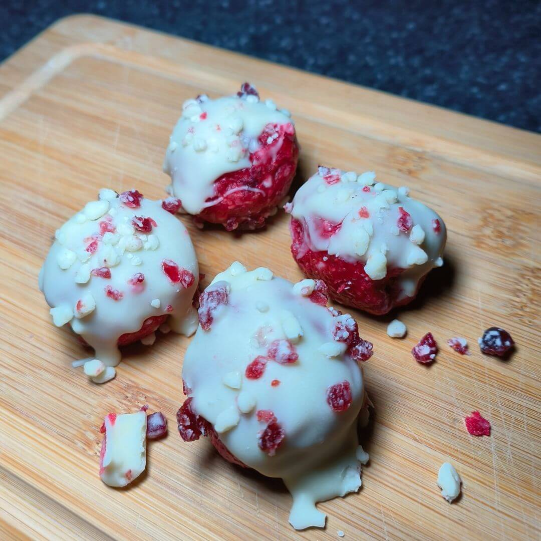 35g Raspberry & White Chocolate Protein Balls